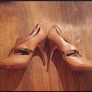 White House Black Market Tan Leather Heels